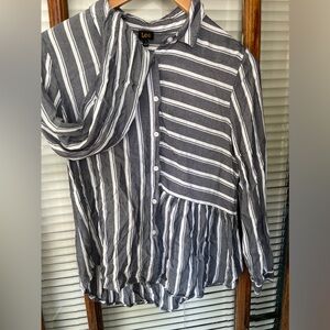 Lee size small women’s button up top